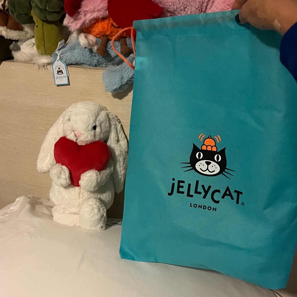 Jellycat Bashful Red Love Bunny NWT Medium